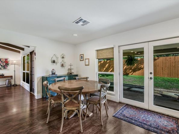 1011 Country Club RD, Georgetown TX 78628
