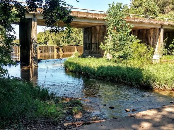 1011 Country Club RD, Georgetown TX 78628