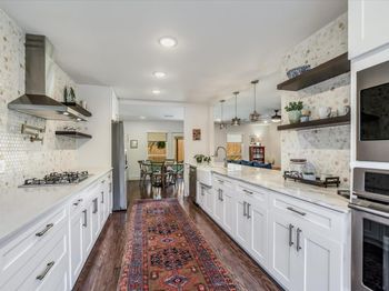 1011 Country Club RD