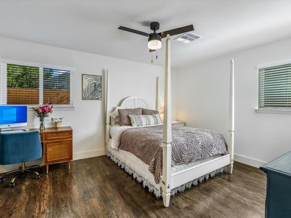 1011 Country Club RD, Georgetown TX 78628