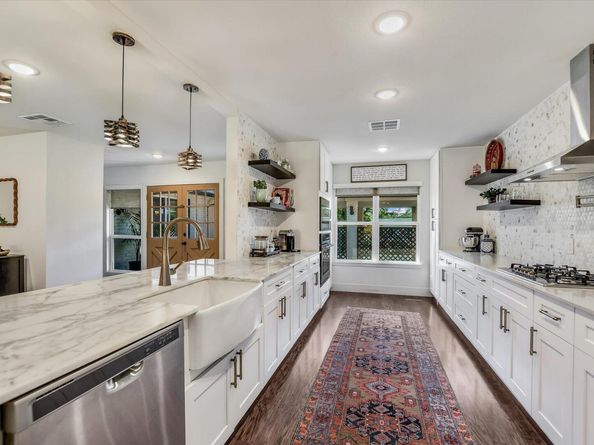 1011 Country Club RD, Georgetown TX 78628