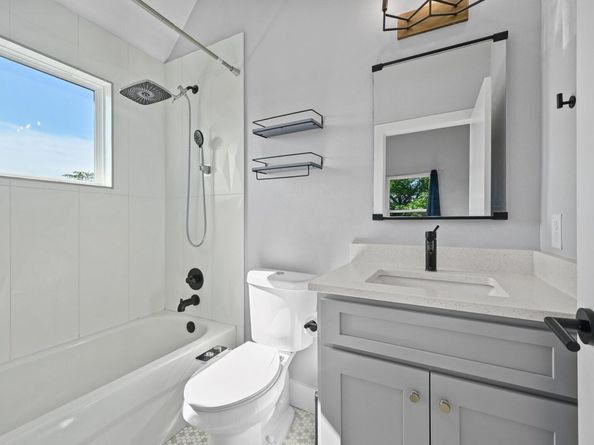 1210 Luna ST 2, Austin TX 78721