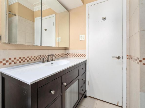 2212 Del Curto RD, Austin TX 78704