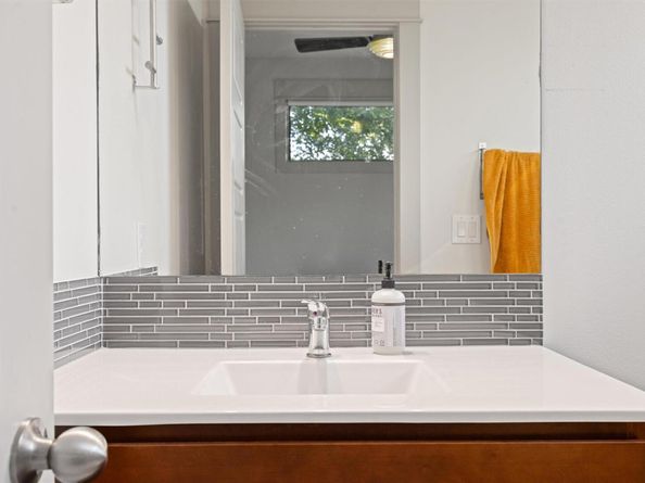 5007 Delores Ave B, Austin TX 78721