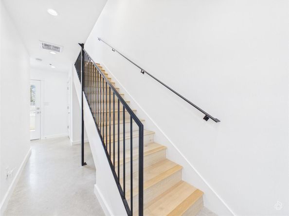 5912 Harold CT 104, Austin TX 78721