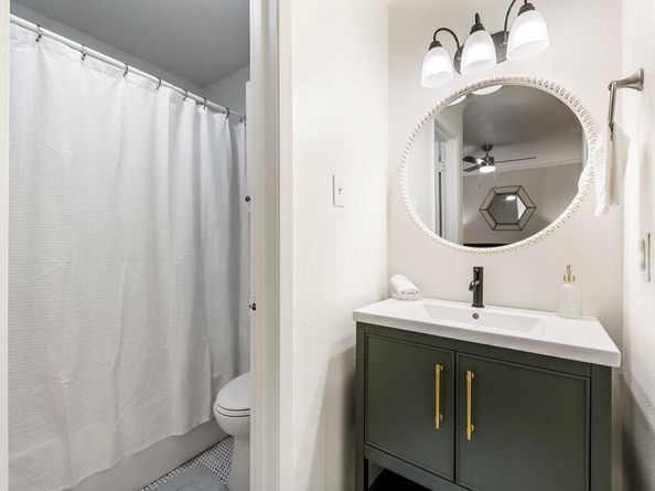 5608 Cougar DR 220, Austin TX 78745