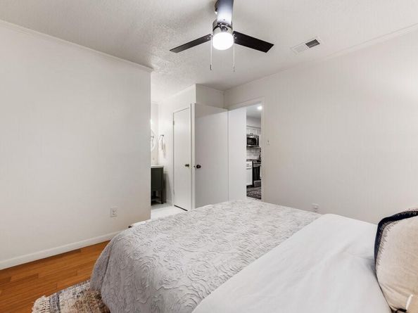 5608 Cougar DR 220, Austin TX 78745