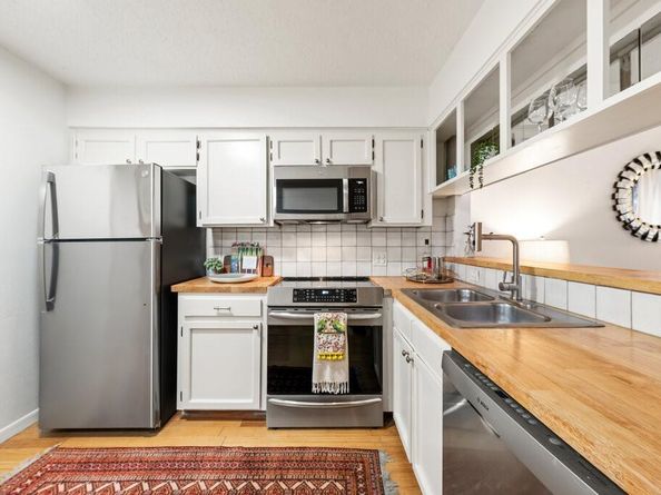 5608 Cougar DR 220, Austin TX 78745