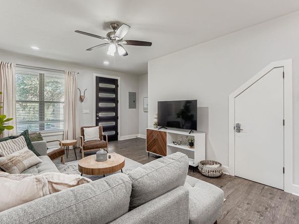 18803 Hogan CIR 14, Point Venture TX 78645