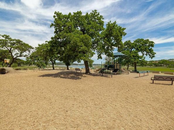 18803 Hogan CIR 14, Point Venture TX 78645