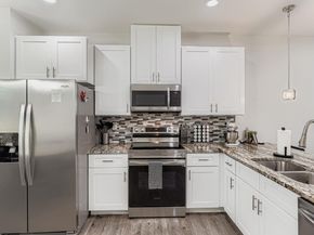 18803 Hogan CIR 14, Point Venture TX 78645