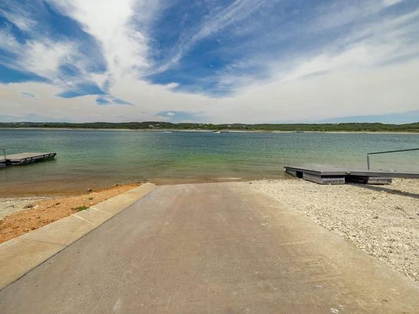 18803 Hogan CIR 14, Point Venture TX 78645