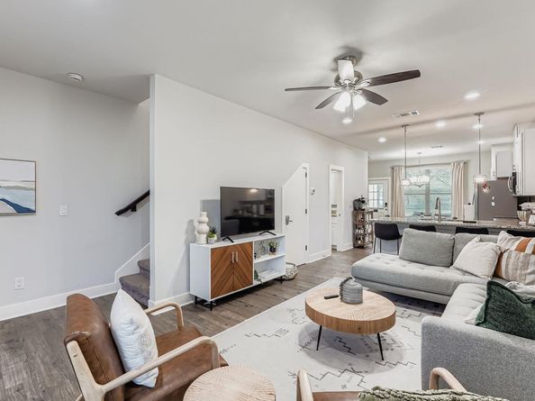 18803 Hogan CIR 14, Point Venture TX 78645