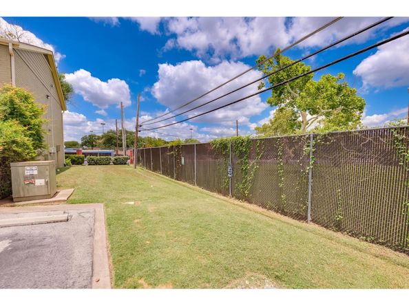 1101 Grove BLVD 102, Austin TX 78741