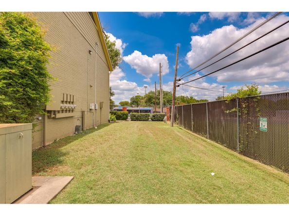 1101 Grove BLVD 102, Austin TX 78741