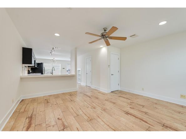 1101 Grove BLVD 102, Austin TX 78741
