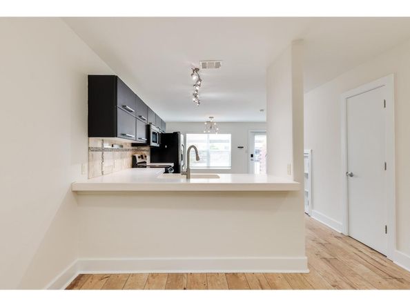1101 Grove BLVD 102, Austin TX 78741