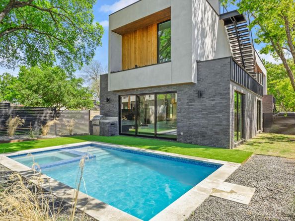 2215 S 3rd ST, Austin TX 78704