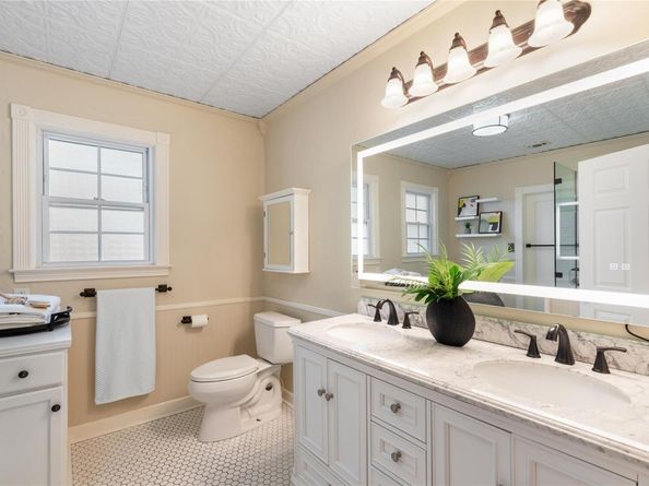 2206 Newfield LN, Austin TX 78703