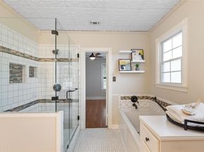 2206 Newfield LN, Austin TX 78703
