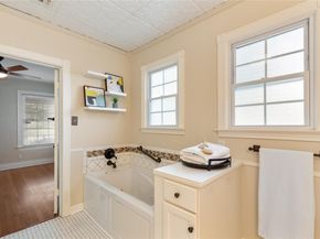 2206 Newfield LN, Austin TX 78703