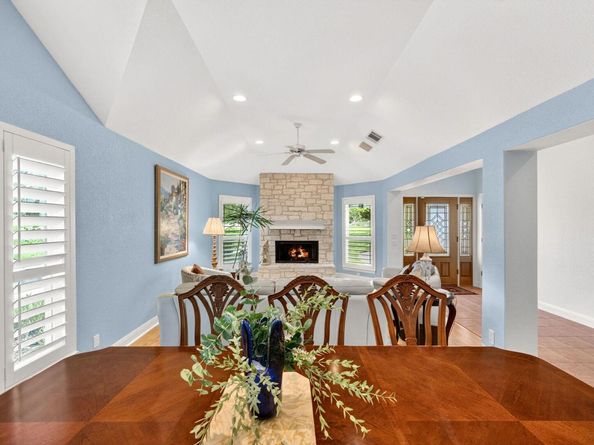 17 Stillmeadow DR, The Hills TX 78738