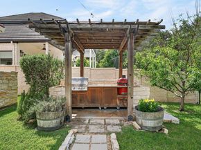 17 Stillmeadow DR, The Hills TX 78738