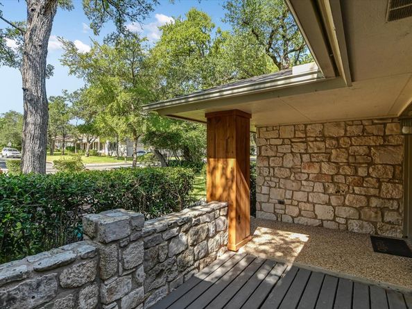 9404 Topridge DR, Austin TX 78750