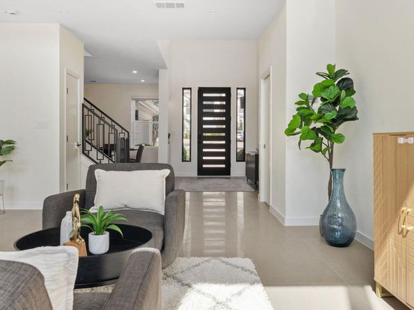 1 Sparrowglen LN, The Hills TX 78738