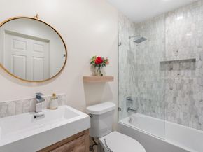 1 Sparrowglen LN, The Hills TX 78738