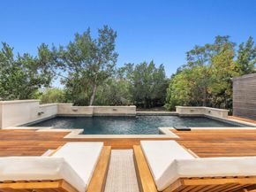 1 Sparrowglen LN, The Hills TX 78738