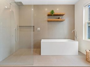 1 Sparrowglen LN, The Hills TX 78738