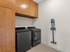 1 Sparrowglen LN, The Hills TX 78738