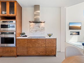 1 Sparrowglen LN, The Hills TX 78738