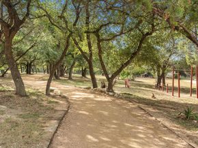 1 Sparrowglen LN, The Hills TX 78738