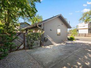 2500 E 3rd ST B, Austin TX 78702