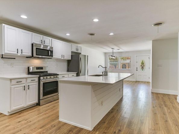 556 E 19th ST, Georgetown TX 78626