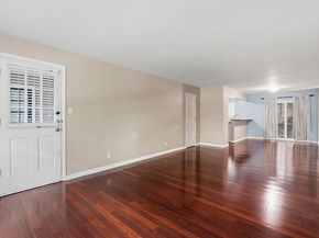 1210 Windsor RD 104, Austin TX 78703