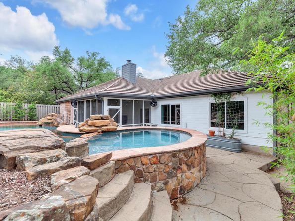 111 Crest View DR, Lakeway TX 78734