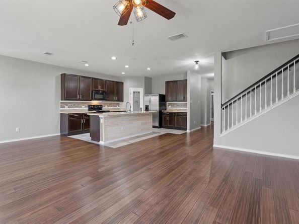 205 Talon Grasp TRL, Leander TX 78641