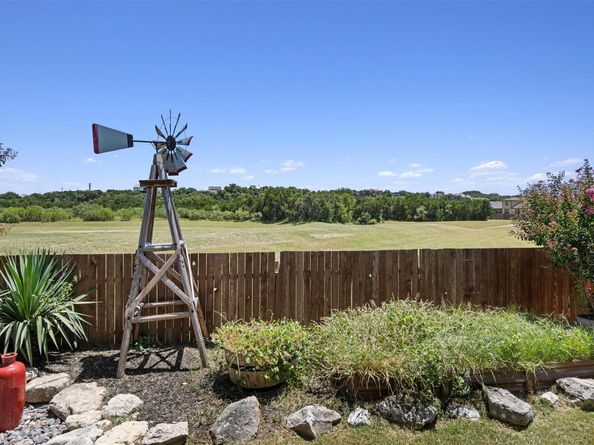 205 Talon Grasp TRL, Leander TX 78641