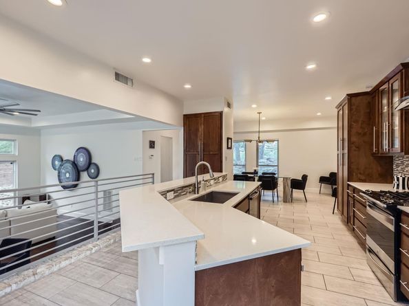 2203 Doral DR, Austin TX 78746