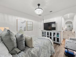 9008 Hobby LN, Jonestown TX 78645