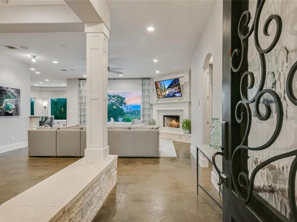 2701 Bartons Bluff LN, Austin TX 78746