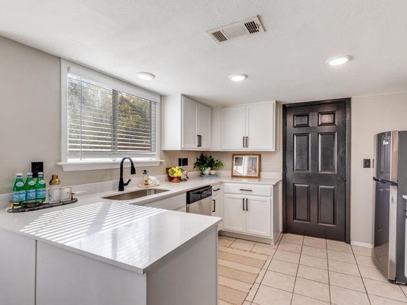 12901 Lamplight Village Ave, Austin TX 78727