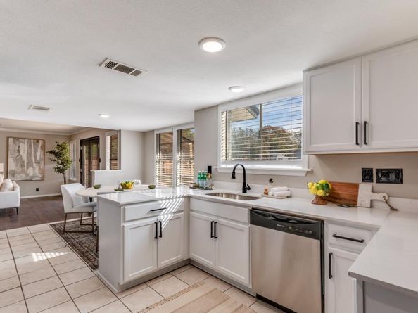 12901 Lamplight Village Ave, Austin TX 78727