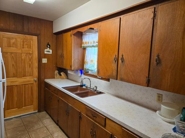5907 Eureka DR, Austin TX 78745