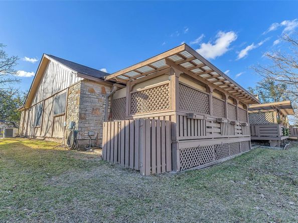 33 Oaks PL, Lago Vista TX 78645
