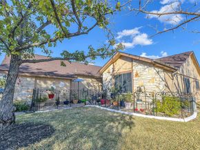 33 Oaks PL, Lago Vista TX 78645
