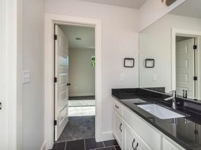 1182 Ridgeway DR A, Austin TX 78702